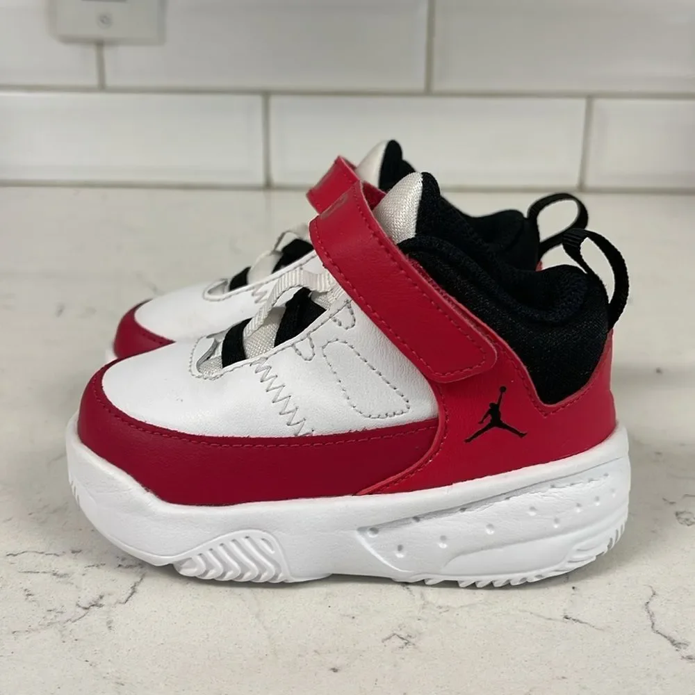 JORDAN MAX AURA 3 PS 'WHITE VERY BERRY' Size 5C DA8023-106